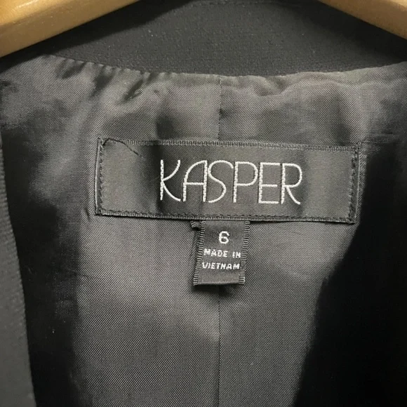 SUITE - Picture 2 of 3